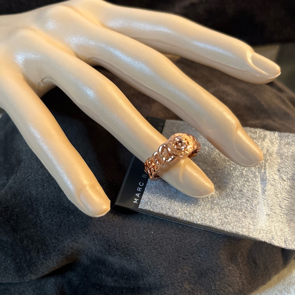 MARC JACOBS Turnlock Ring Rose Gold Tone Size 8 NWT